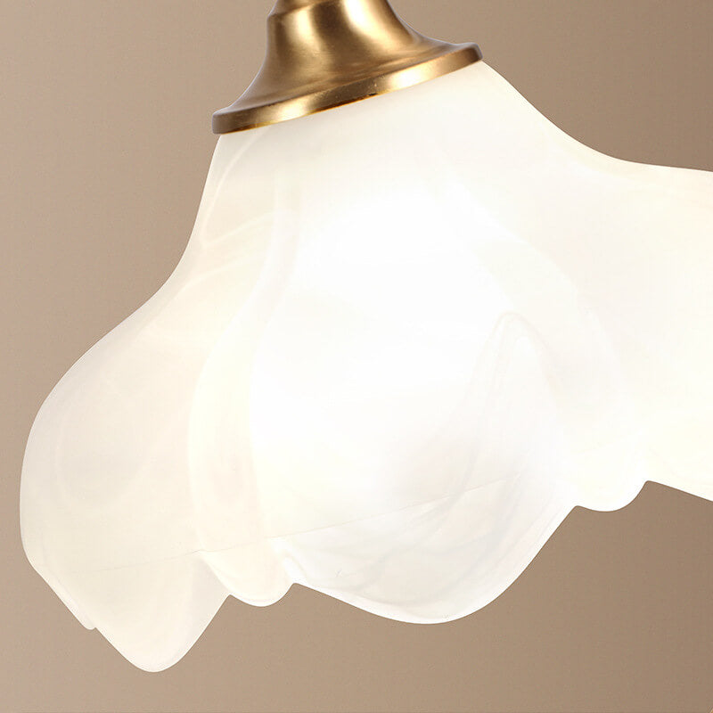 LustrePetal Vintage Tischlampe | Messing & Glasblüten-Design | Elegante 1-Licht Lampe | Dekoratives Licht