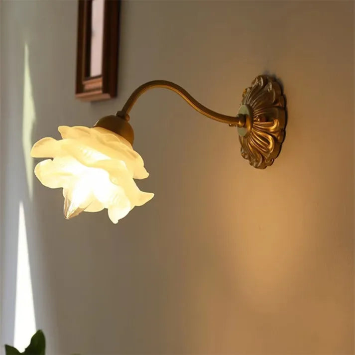 Floribella Vintage Kupfer Blume Petal Glas Wandleuchte | Elegantes Design | Stilvolle Beleuchtung für Zuhause