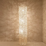 Ravara Column Minimalistische Rattan Stehlampe | Handgefertigtes Design | 3-Licht-LED-System | Natürliche Beleuchtung
