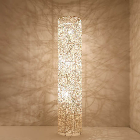 Ravara Column Minimalistische Rattan Stehlampe | Handgefertigtes Design | 3-Licht-LED-System | Natürliche Beleuchtung