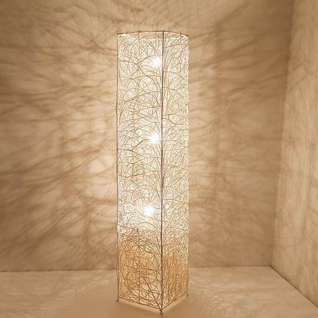 Ravara Column Minimalistische Rattan Stehlampe | Handgefertigtes Design | 3-Licht-LED-System | Natürliche Beleuchtung