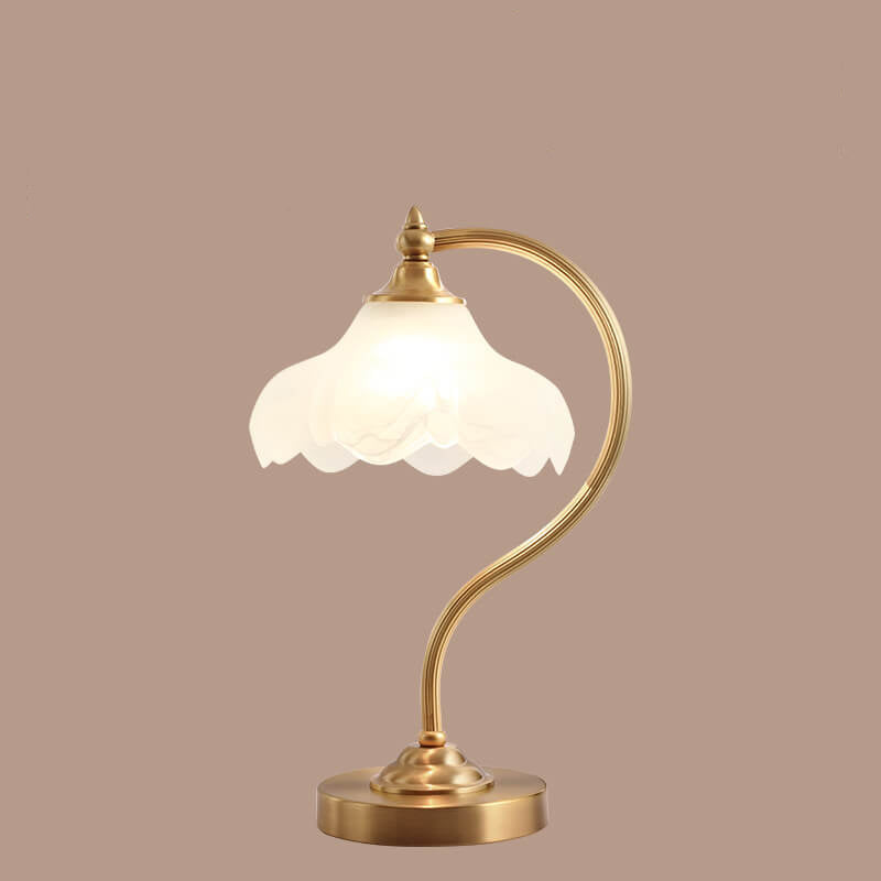 LustrePetal Vintage Tischlampe | Messing & Glasblüten-Design | Elegante 1-Licht Lampe | Dekoratives Licht