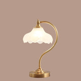 LustrePetal Vintage Tischlampe | Messing & Glasblüten-Design | Elegante 1-Licht Lampe | Dekoratives Licht