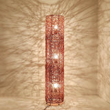 Ravara Column Minimalistische Rattan Stehlampe | Handgefertigtes Design | 3-Licht-LED-System | Natürliche Beleuchtung