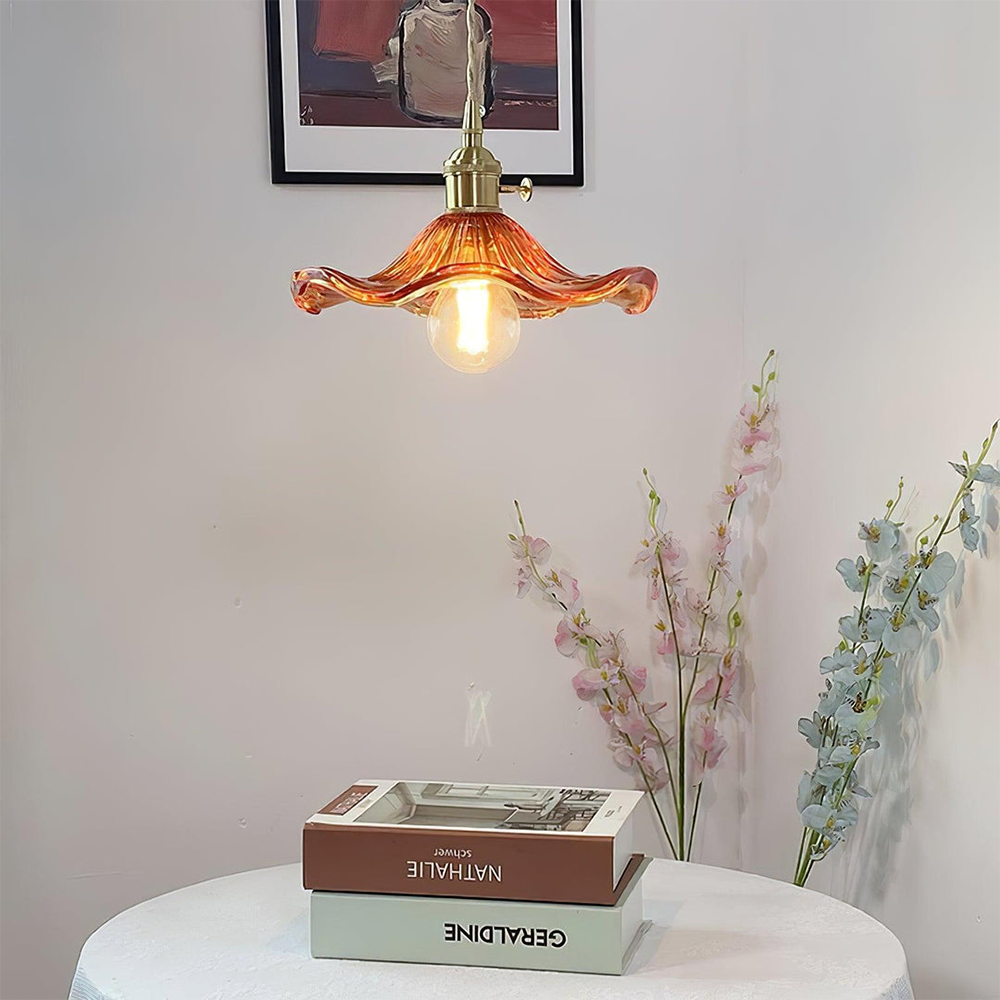 BloomGlow Hibiskus Design Tischlampe | Stilvolle Blumenlampe | Deko-Licht für Zuhause