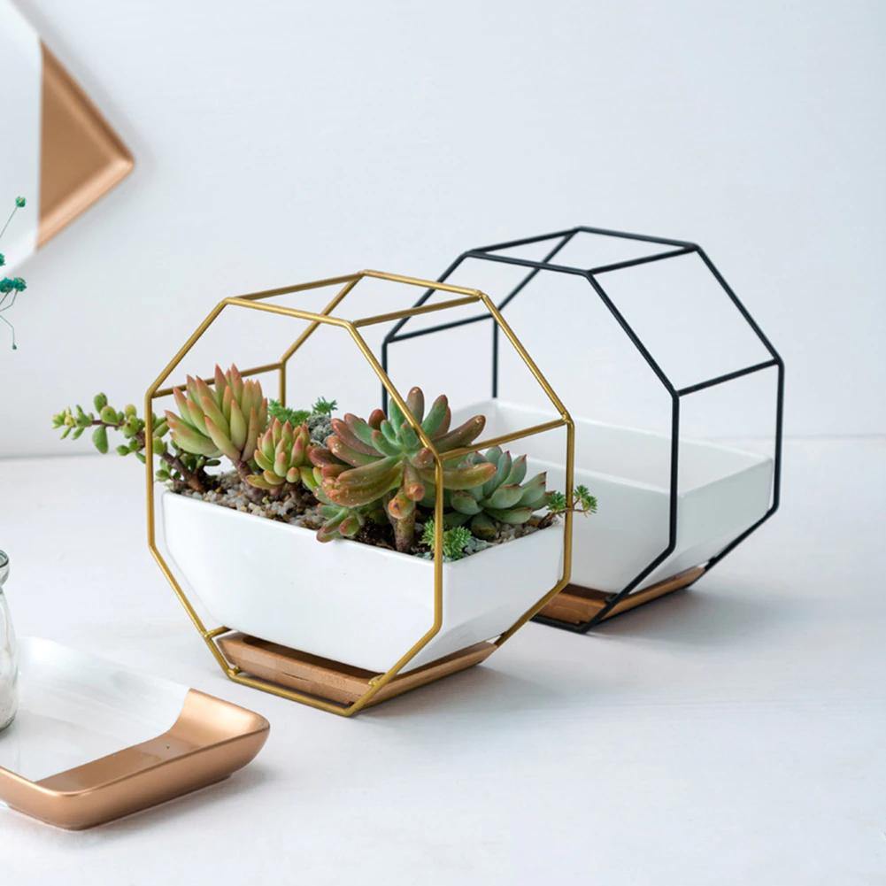 GeoFrame Keramik Wandpflanztopf mit Metallrahmen | Octagon Design