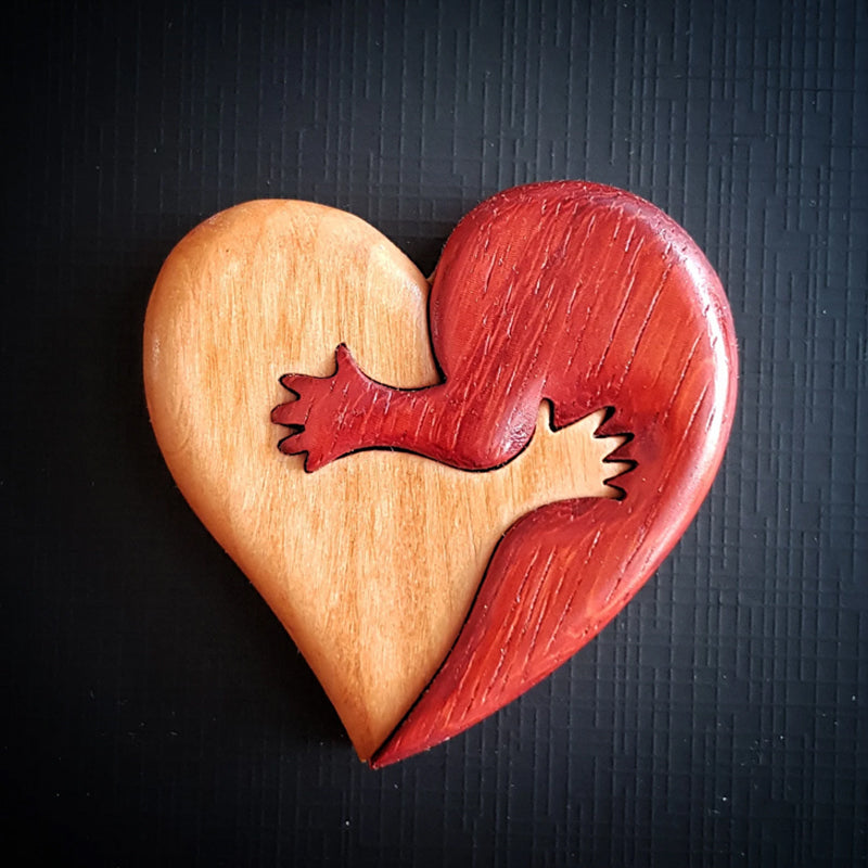 HeartCraft Liebevolle Herz-Anstecker aus Holz | Intarsien-Design | Nachhaltige Accessoires