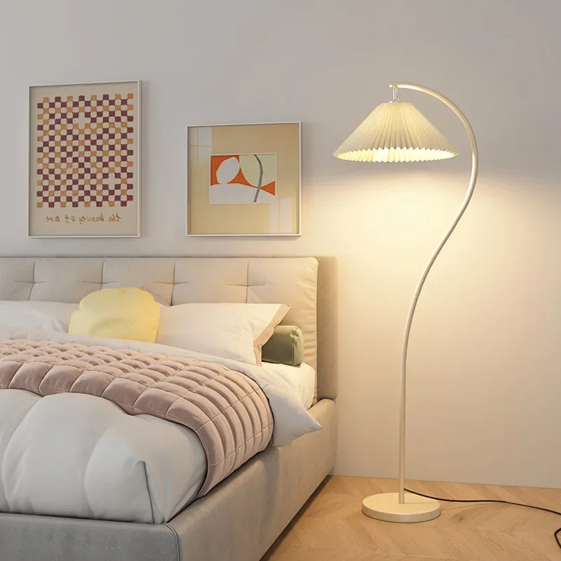 LumoSilk Moderne LED-Stoff-Stehleuchte | Stilvolle Beleuchtung | Dimmbar | Dekoratives Design für Wohnzimmer