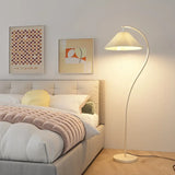 LumoSilk Moderne LED-Stoff-Stehleuchte | Stilvolle Beleuchtung | Dimmbar | Dekoratives Design für Wohnzimmer