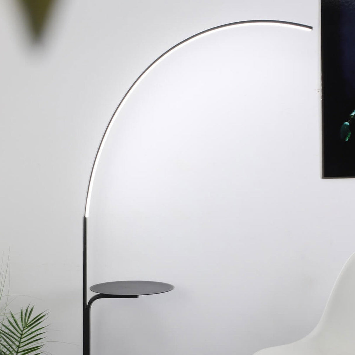 Luniora Arc LED Stehleuchte | Minimalistisches Design mit Ablage | Modern & Dimmbar