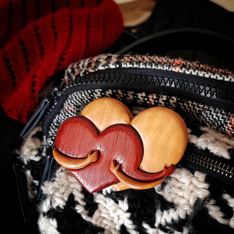 HeartCraft Liebevolle Herz-Anstecker aus Holz | Intarsien-Design | Nachhaltige Accessoires