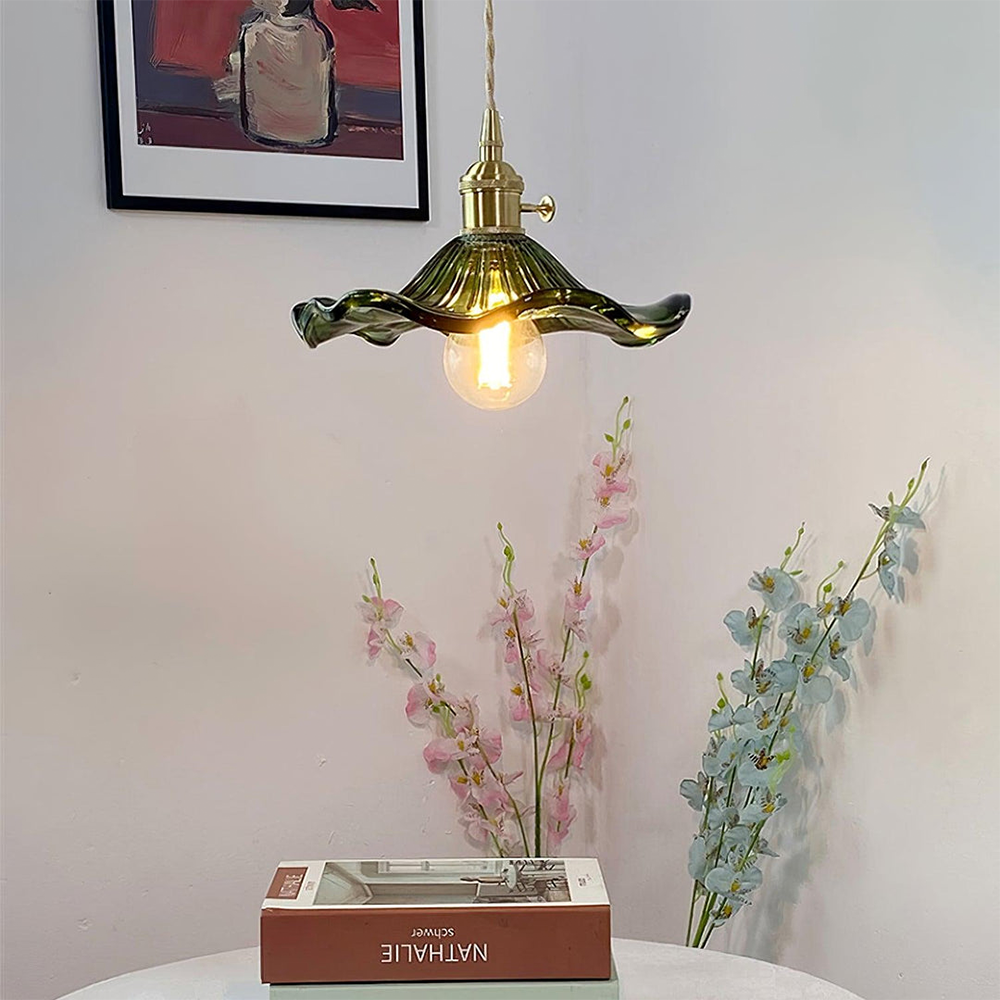 BloomGlow Hibiskus Design Tischlampe | Stilvolle Blumenlampe | Deko-Licht für Zuhause