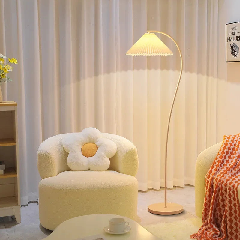 LumoSilk Moderne LED-Stoff-Stehleuchte | Stilvolle Beleuchtung | Dimmbar | Dekoratives Design für Wohnzimmer
