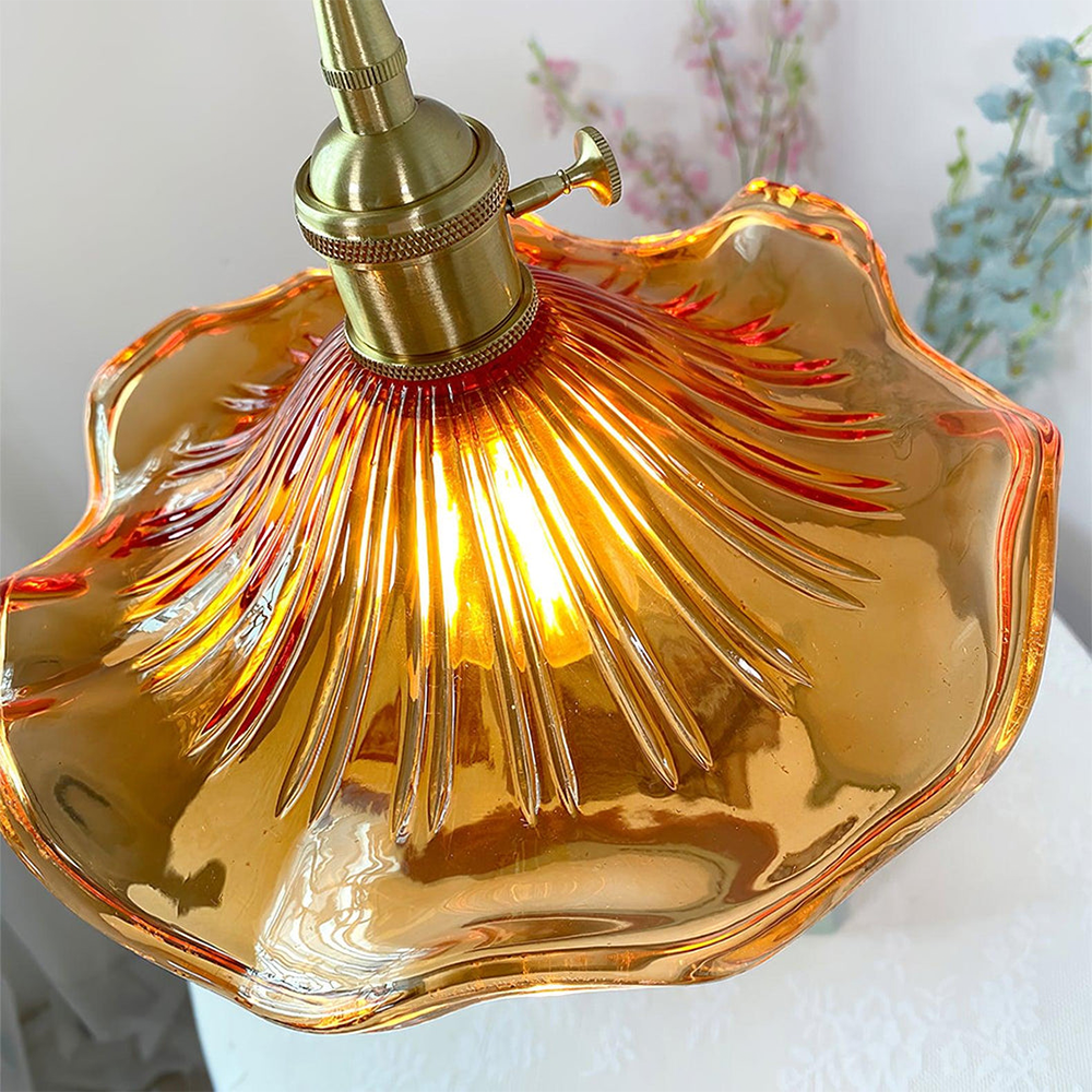 BloomGlow Hibiskus Design Tischlampe | Stilvolle Blumenlampe | Deko-Licht für Zuhause