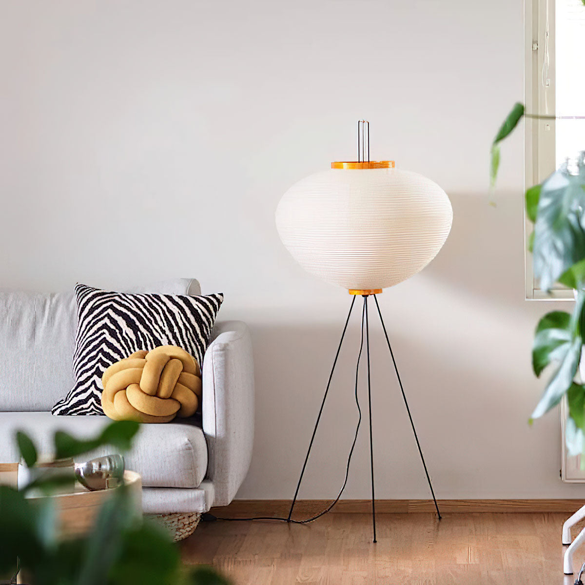 SereniLum Reispapier Stehlampe | Minimalistisches Design | Warmweißes LED-Licht | Nachhaltige Deko für Zuhause