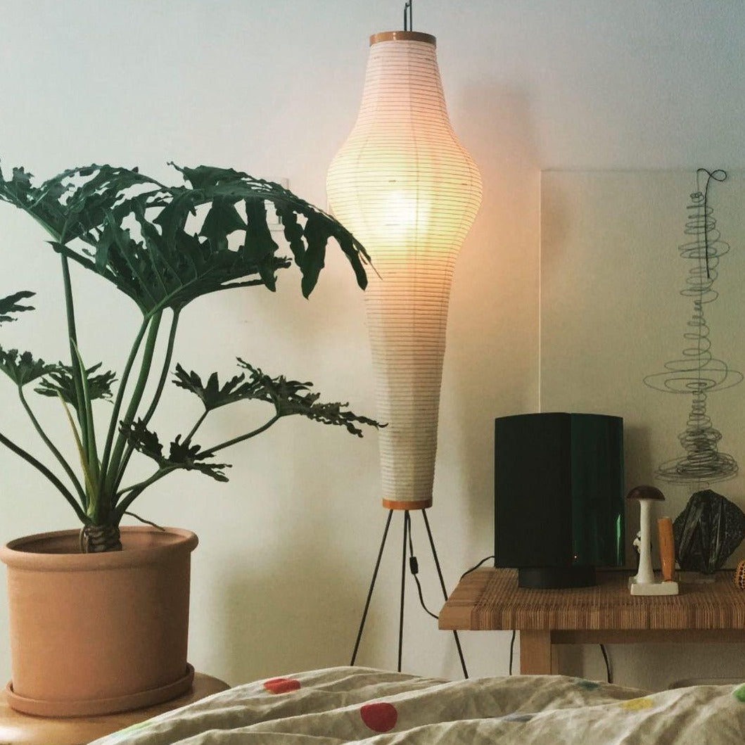 SereniLum Reispapier Stehlampe | Minimalistisches Design | Warmweißes LED-Licht | Nachhaltige Deko für Zuhause