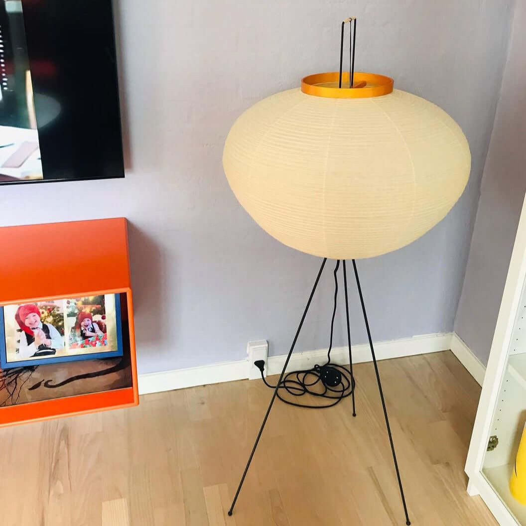 SereniLum Reispapier Stehlampe | Minimalistisches Design | Warmweißes LED-Licht | Nachhaltige Deko für Zuhause