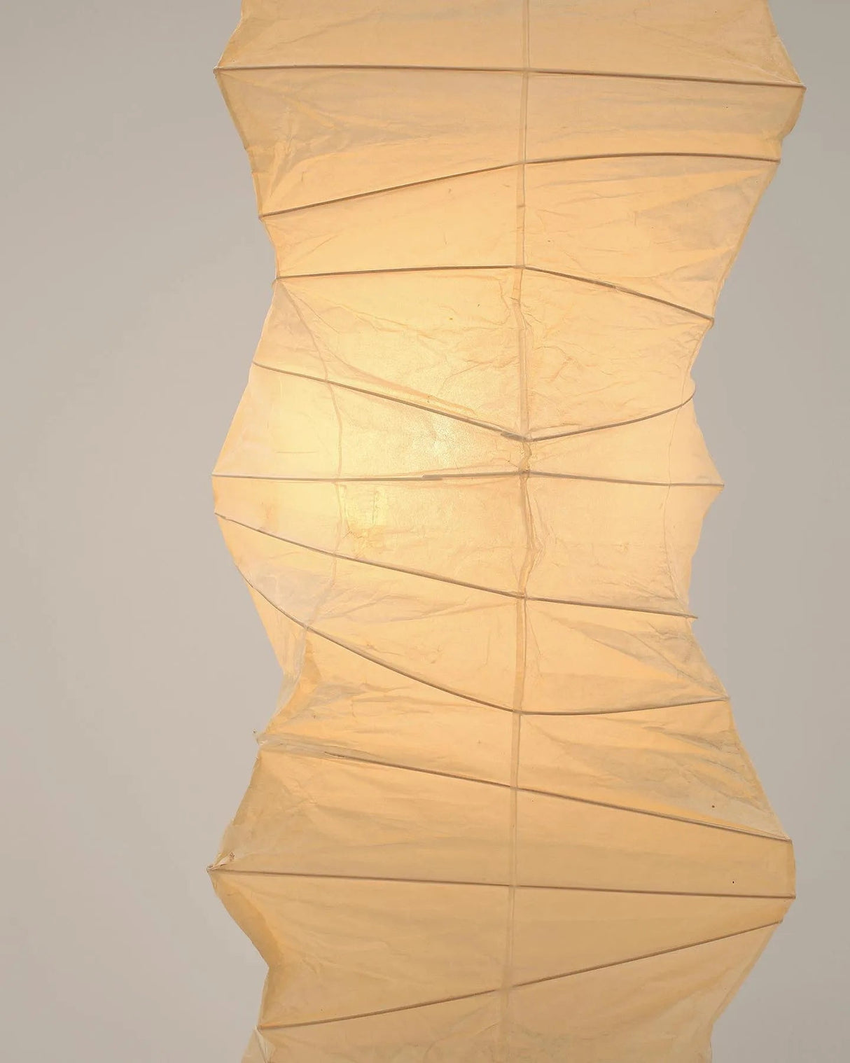 SereniLum Reispapier Stehlampe | Minimalistisches Design | Warmweißes LED-Licht | Nachhaltige Deko für Zuhause