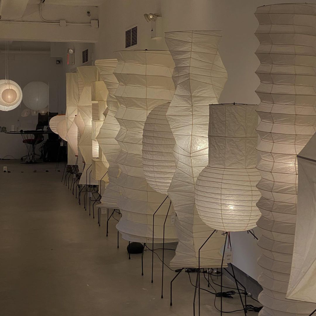 SereniLum Reispapier Stehlampe | Minimalistisches Design | Warmweißes LED-Licht | Nachhaltige Deko für Zuhause