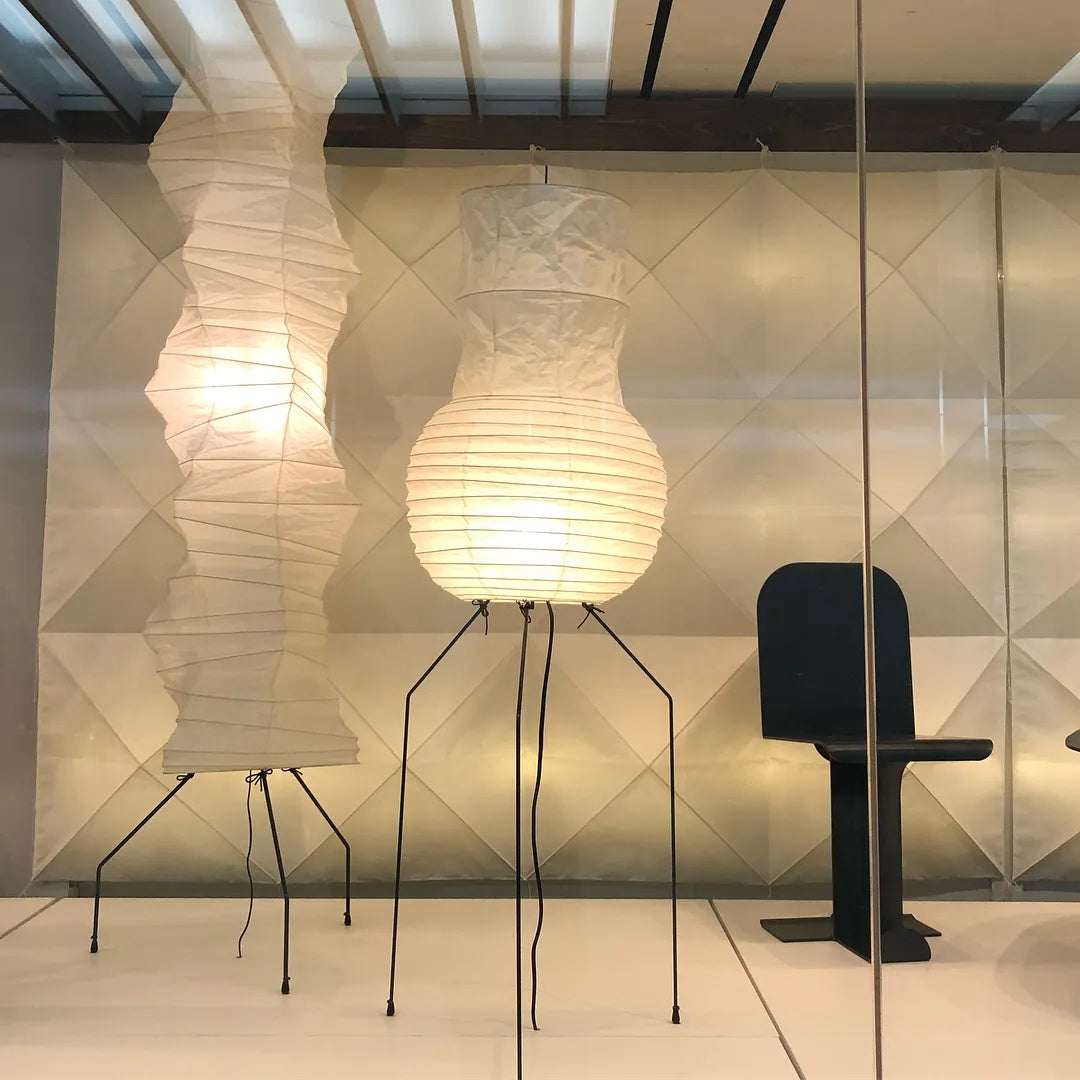 SereniLum Reispapier Stehlampe | Minimalistisches Design | Warmweißes LED-Licht | Nachhaltige Deko für Zuhause