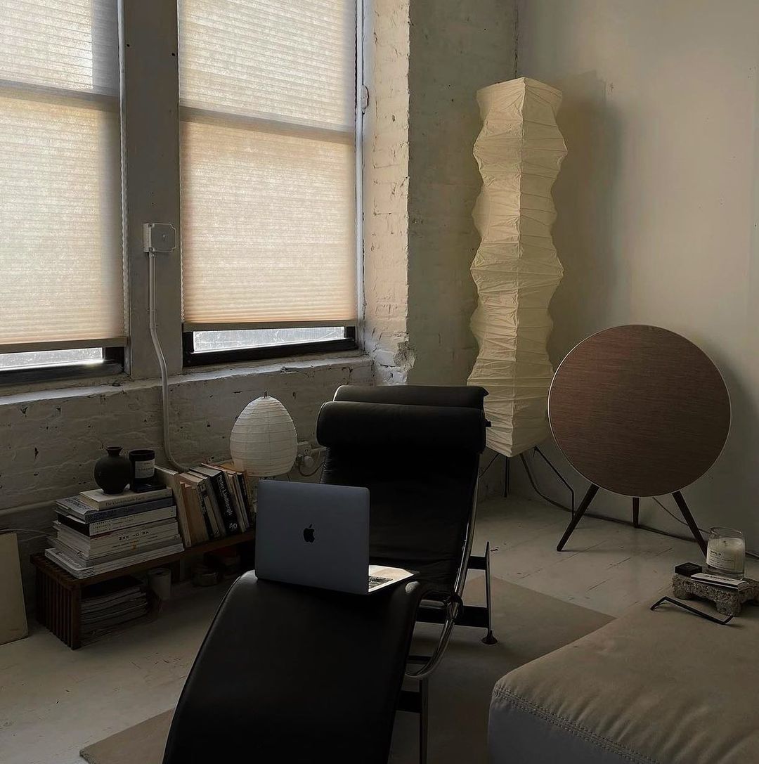 SereniLum Reispapier Stehlampe | Minimalistisches Design | Warmweißes LED-Licht | Nachhaltige Deko für Zuhause