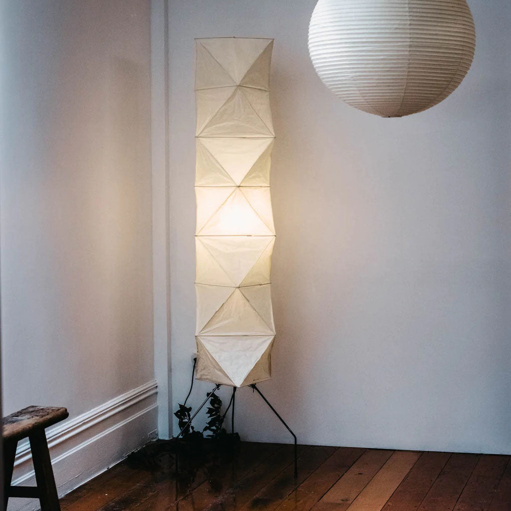 SereniLum Reispapier Stehlampe | Minimalistisches Design | Warmweißes LED-Licht | Nachhaltige Deko für Zuhause