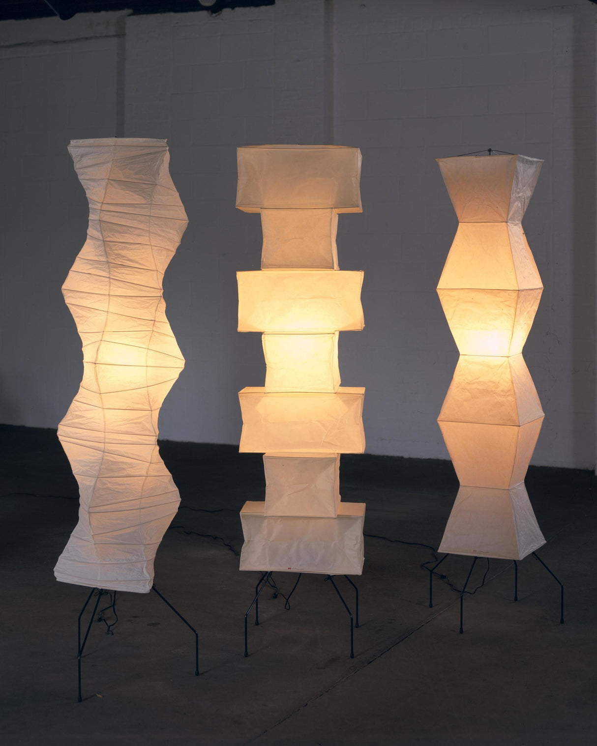 SereniLum Reispapier Stehlampe | Minimalistisches Design | Warmweißes LED-Licht | Nachhaltige Deko für Zuhause