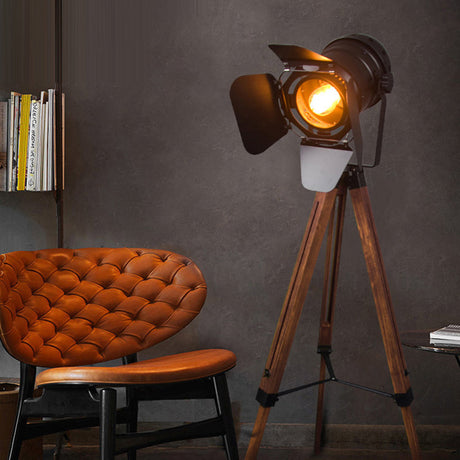 CamLume Stehlampe | Kamerainspiriertes Design | Eisen & Holz | 1 Licht | Perfekt für Wohnzimmer