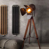CamLume Stehlampe | Kamerainspiriertes Design | Eisen & Holz | 1 Licht | Perfekt für Wohnzimmer