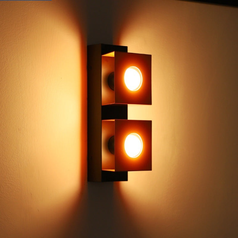 IronGleam Wandleuchte | Rechteckiger Eisenschirm | 2 Lichter | Retro-Stil für Wohnzimmer