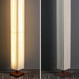 Lumura Japanische LED Stehlampe | Rechteckige Walnusssäule | Stoffschirm | Warmes Licht für Wohnzimmer