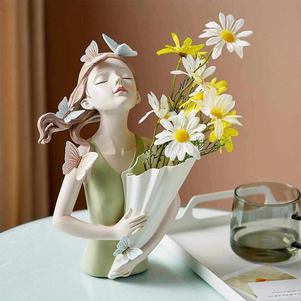 ButterflyAura Mädchenfigur Deko | Stilvolle Schmetterlings-Mädchen Ornamente | Vase & Tablett Design