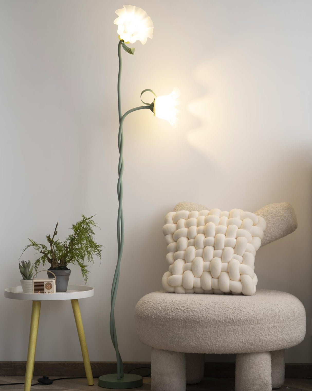 FloraGlow Calla Blumen Stehleuchte | Elegantes Design | LED Beleuchtung | Dekorative Innenleuchte