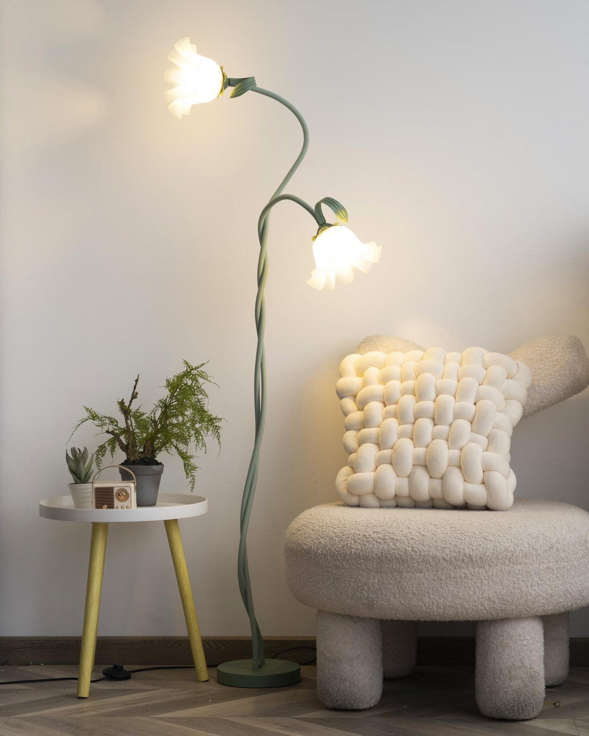 FloraGlow Calla Blumen Stehleuchte | Elegantes Design | LED Beleuchtung | Dekorative Innenleuchte