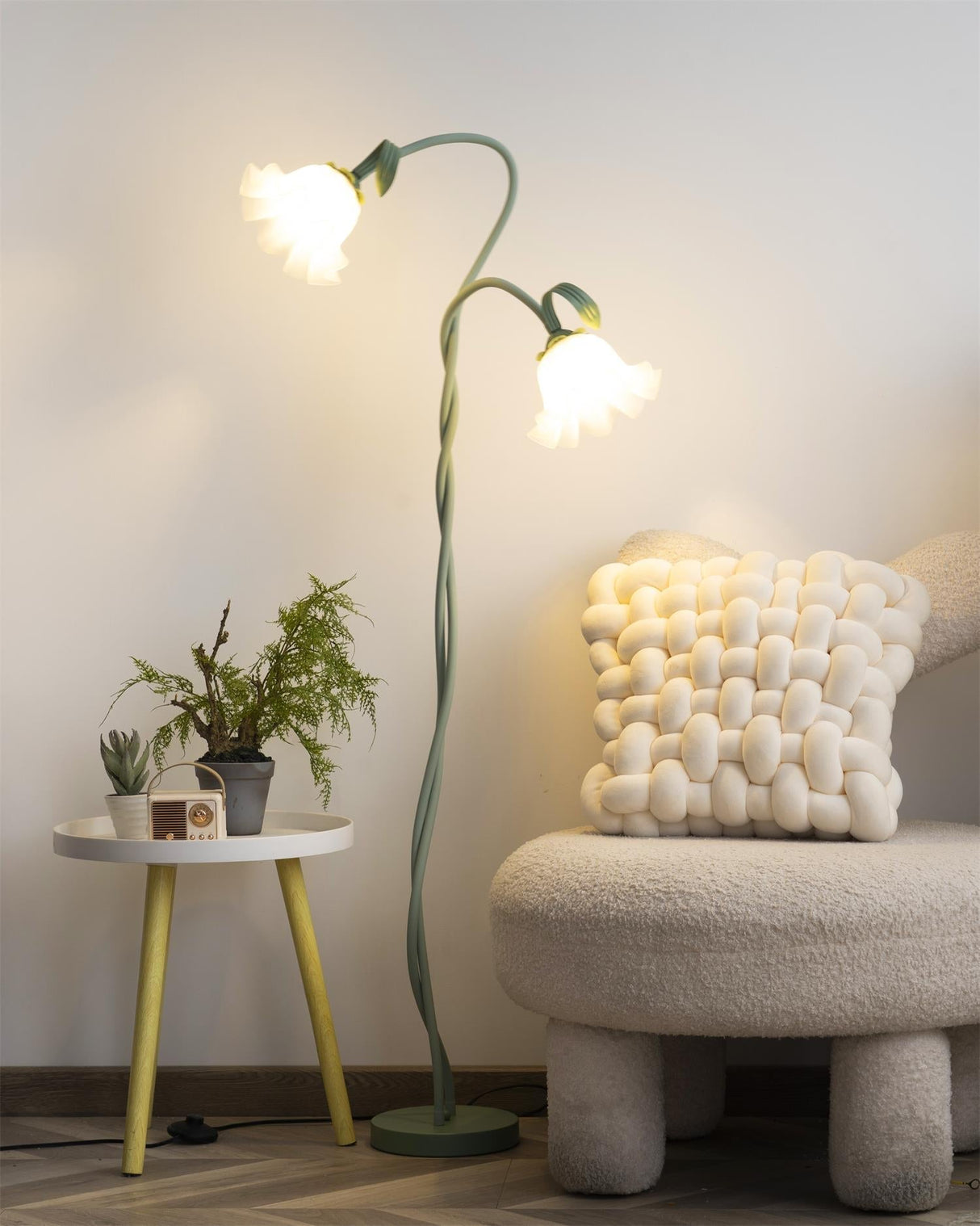 FloraGlow Calla Blumen Stehleuchte | Elegantes Design | LED Beleuchtung | Dekorative Innenleuchte
