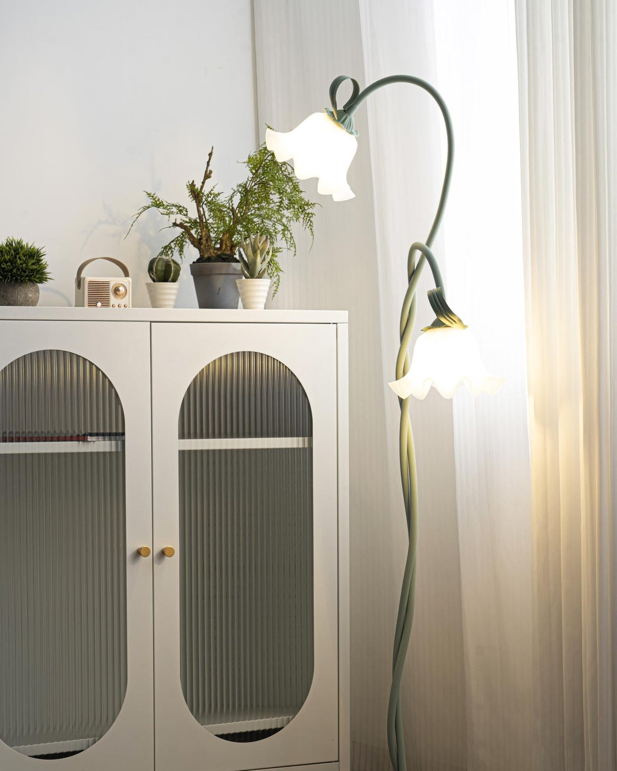 FloraGlow Calla Blumen Stehleuchte | Elegantes Design | LED Beleuchtung | Dekorative Innenleuchte