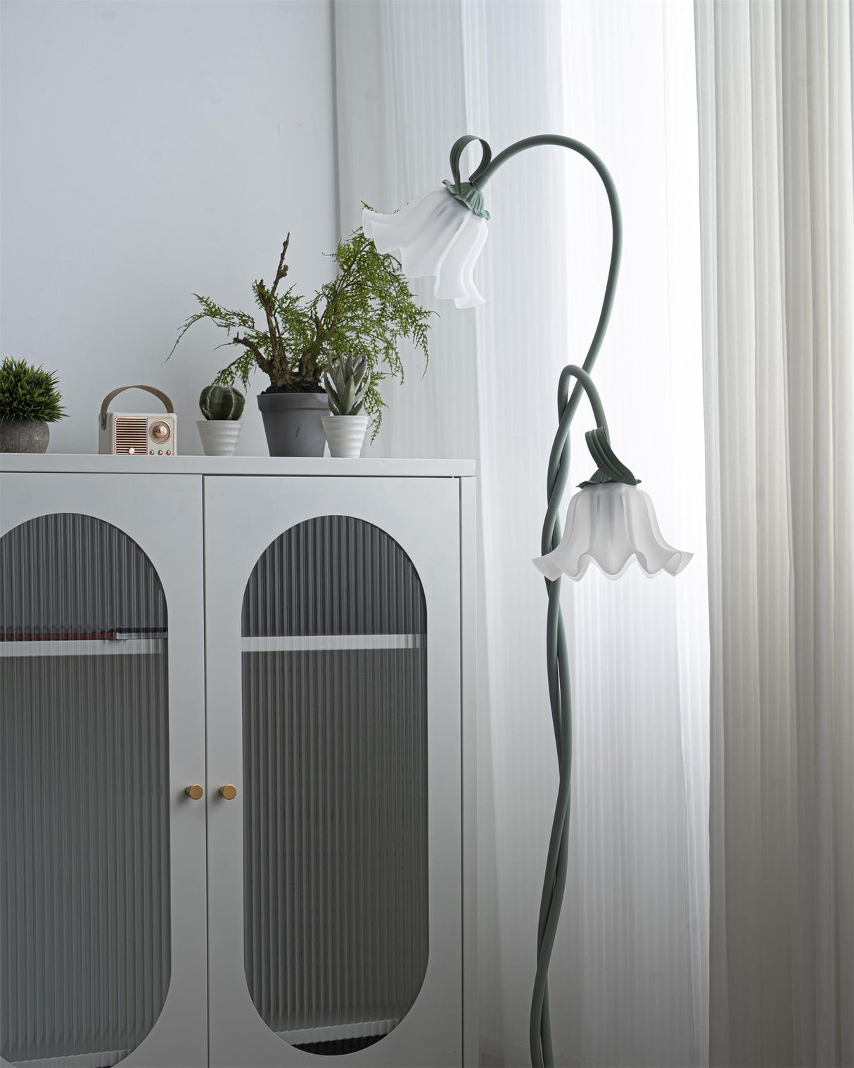 FloraGlow Calla Blumen Stehleuchte | Elegantes Design | LED Beleuchtung | Dekorative Innenleuchte