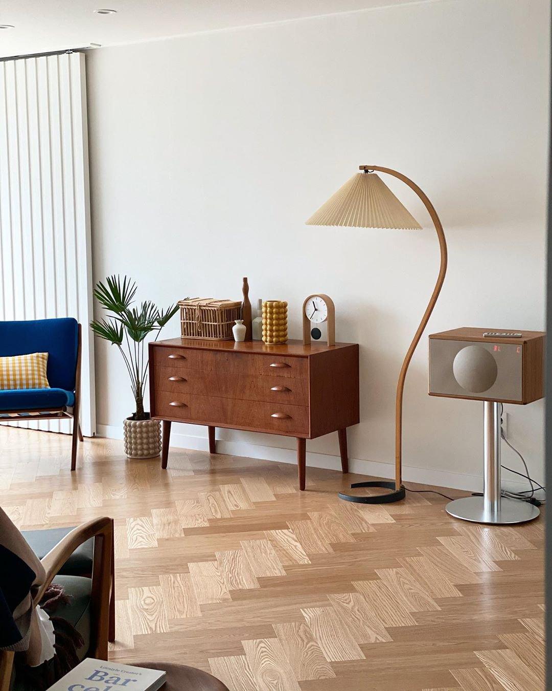 LunaArch Stehleuchte im Caprani Design | LED Beleuchtung | Modernes Holz-Look | Elegante Wohnraum-Deko