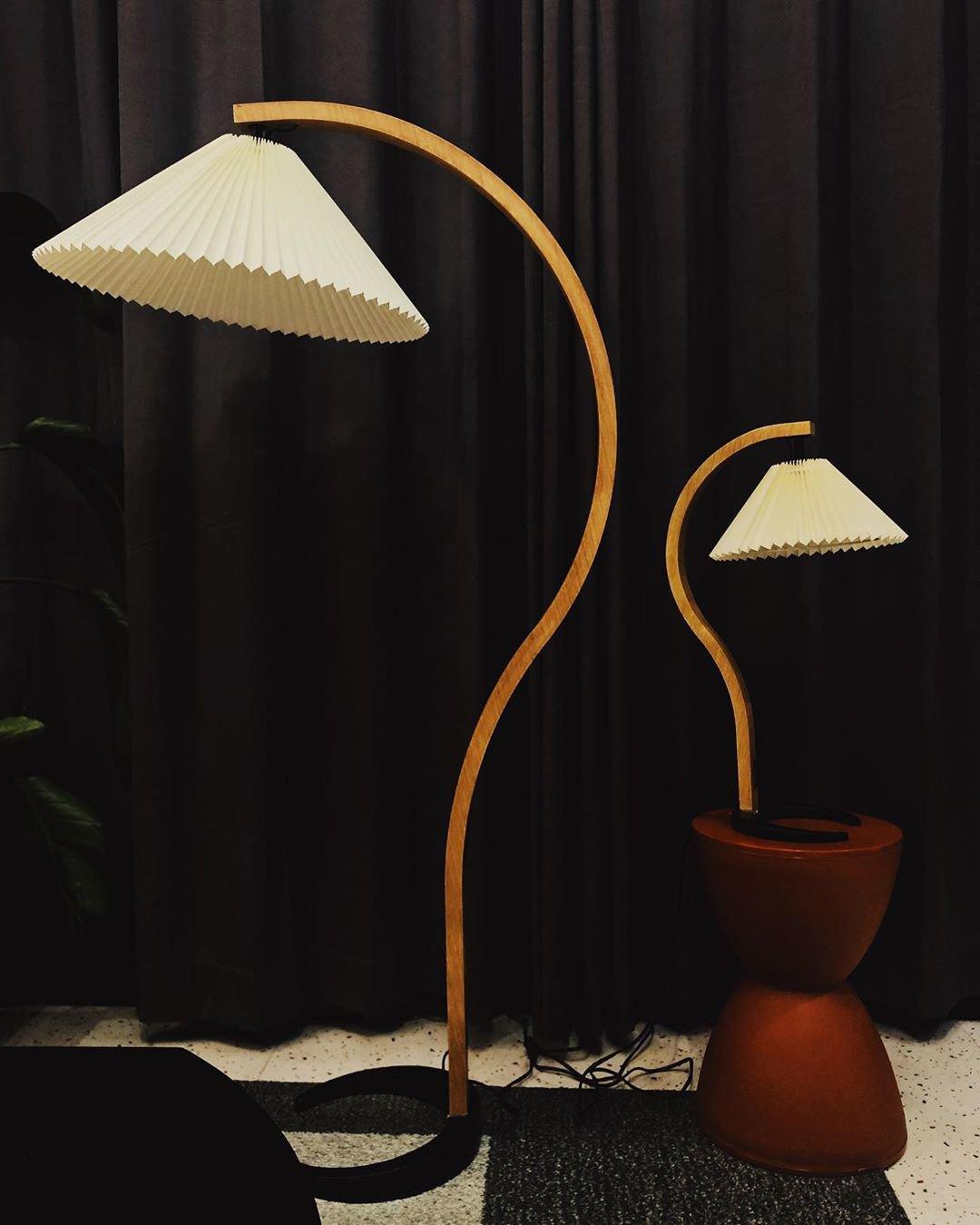 LunaArch Stehleuchte im Caprani Design | LED Beleuchtung | Modernes Holz-Look | Elegante Wohnraum-Deko