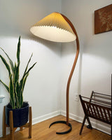 LunaArch Stehleuchte im Caprani Design | LED Beleuchtung | Modernes Holz-Look | Elegante Wohnraum-Deko