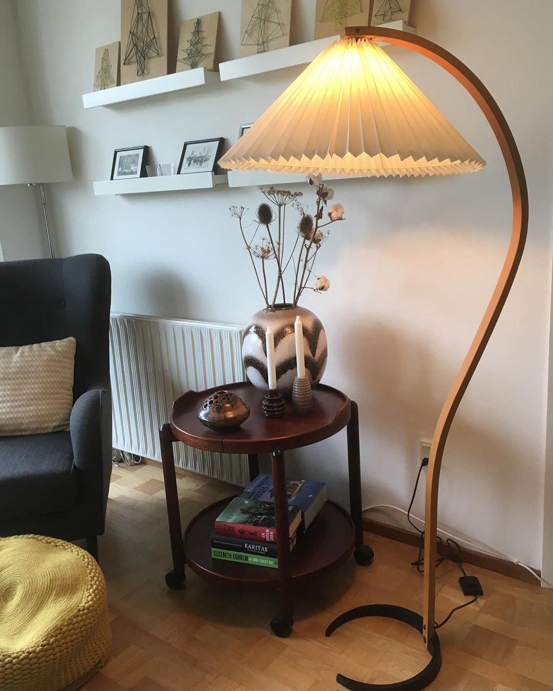 LunaArch Stehleuchte im Caprani Design | LED Beleuchtung | Modernes Holz-Look | Elegante Wohnraum-Deko