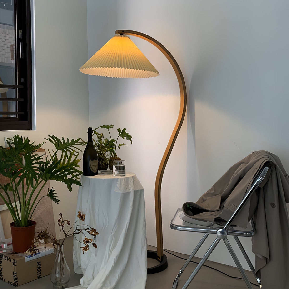 LunaArch Stehleuchte im Caprani Design | LED Beleuchtung | Modernes Holz-Look | Elegante Wohnraum-Deko