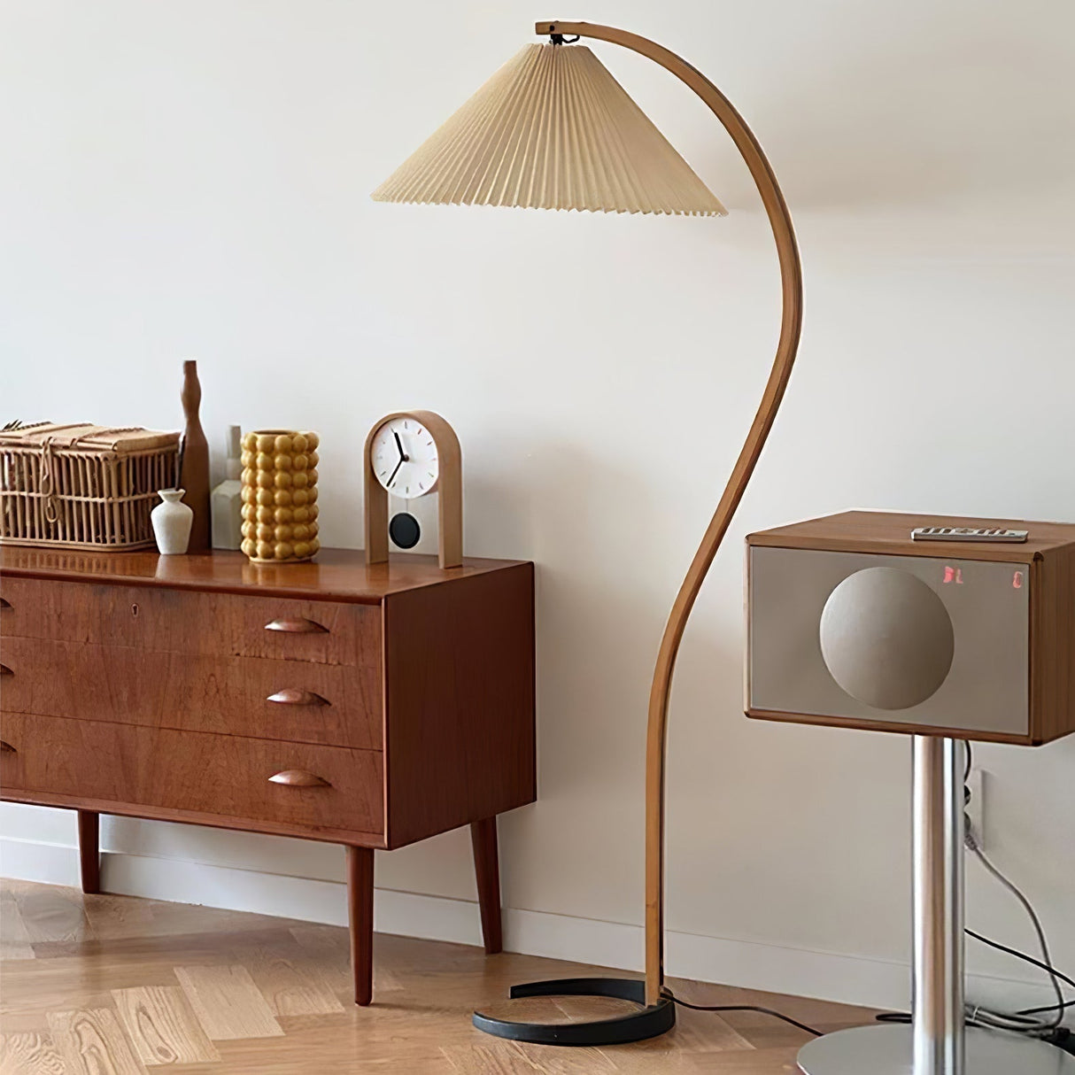 LunaArch Stehleuchte im Caprani Design | LED Beleuchtung | Modernes Holz-Look | Elegante Wohnraum-Deko