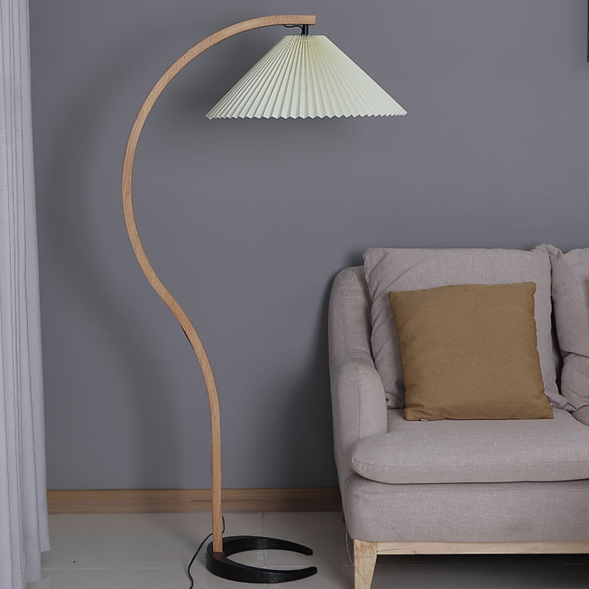 LunaArch Stehleuchte im Caprani Design | LED Beleuchtung | Modernes Holz-Look | Elegante Wohnraum-Deko