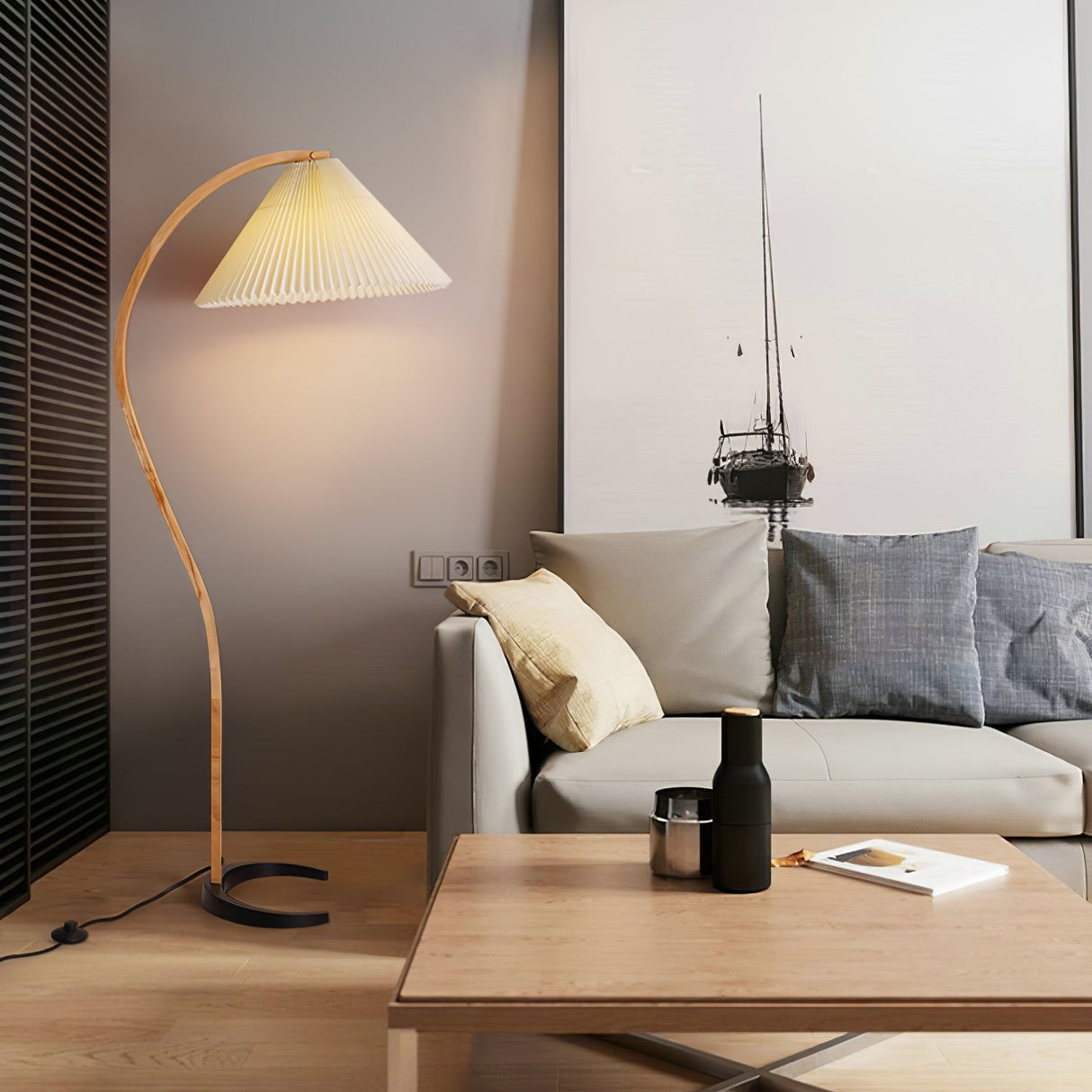 LunaArch Stehleuchte im Caprani Design | LED Beleuchtung | Modernes Holz-Look | Elegante Wohnraum-Deko