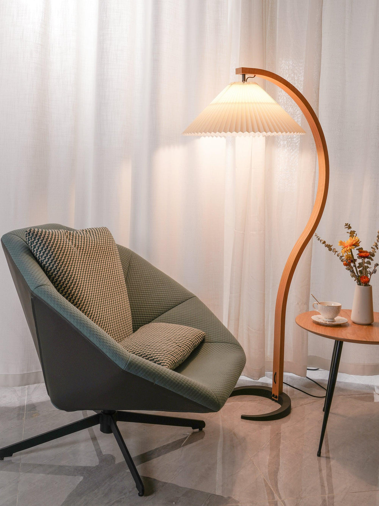 LunaArch Stehleuchte im Caprani Design | LED Beleuchtung | Modernes Holz-Look | Elegante Wohnraum-Deko