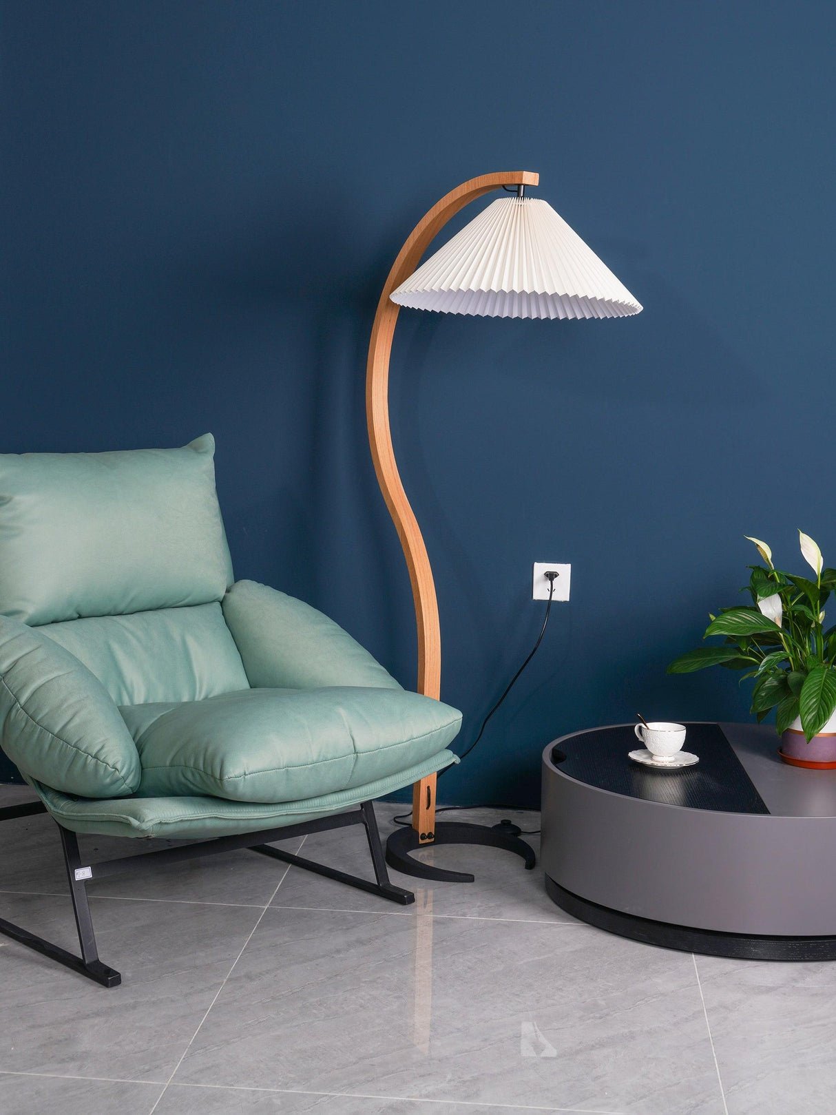 LunaArch Stehleuchte im Caprani Design | LED Beleuchtung | Modernes Holz-Look | Elegante Wohnraum-Deko
