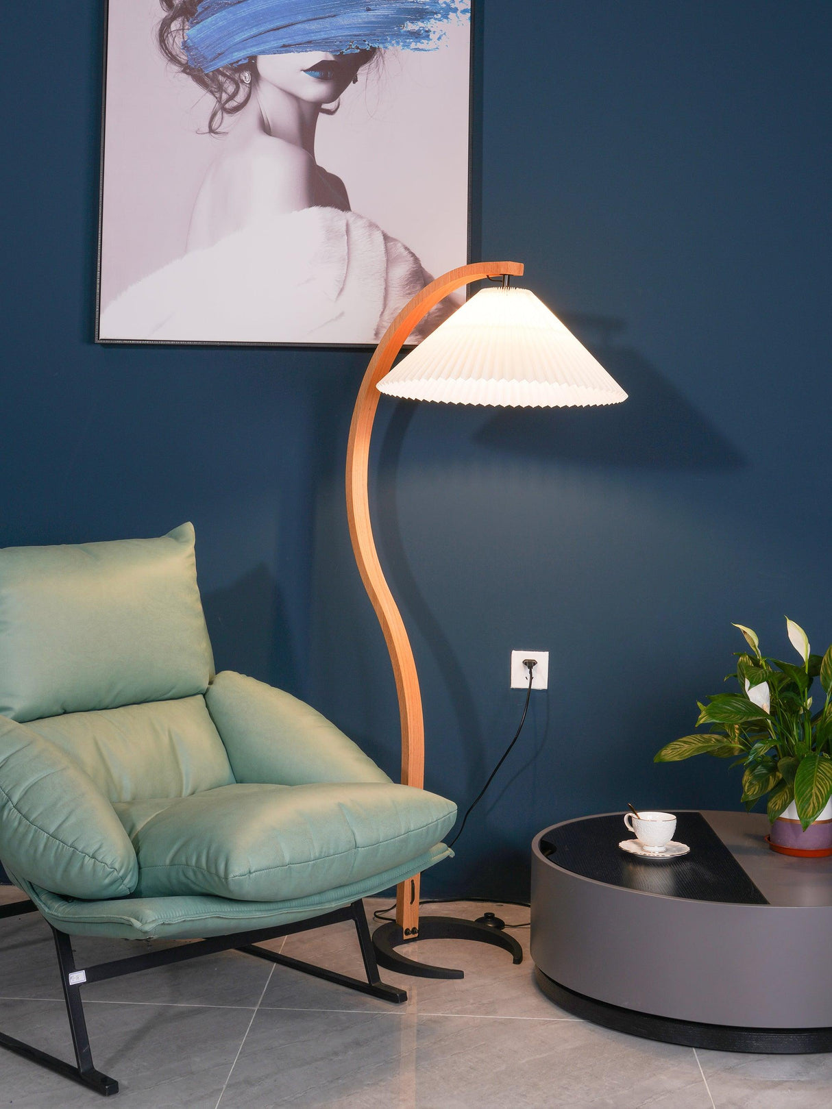 LunaArch Stehleuchte im Caprani Design | LED Beleuchtung | Modernes Holz-Look | Elegante Wohnraum-Deko