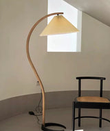 LunaArch Stehleuchte im Caprani Design | LED Beleuchtung | Modernes Holz-Look | Elegante Wohnraum-Deko