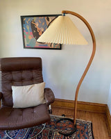 LunaArch Stehleuchte im Caprani Design | LED Beleuchtung | Modernes Holz-Look | Elegante Wohnraum-Deko